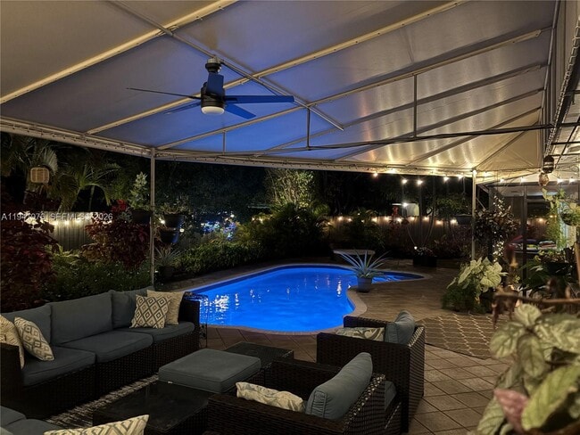 Building Photo - 1561 NE 47th St