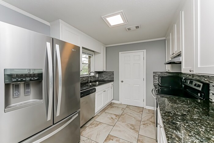 Building Photo - 658 Partridge Ln