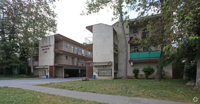 Building Photo - Yosemite Manor