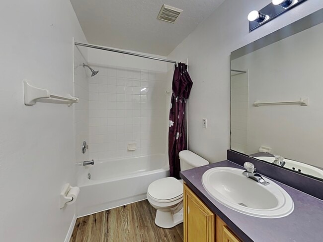 Building Photo - 728 Hardwood Cir