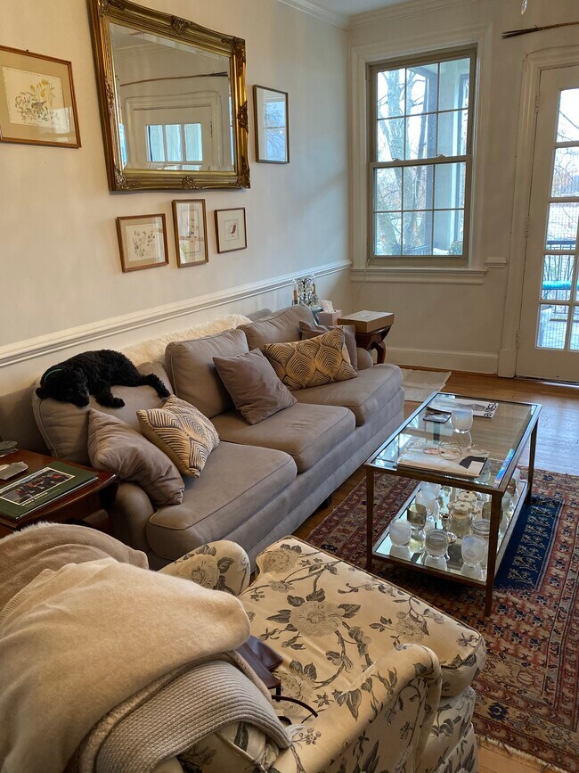 Livingroom - 3010 Wisconsin Ave NW