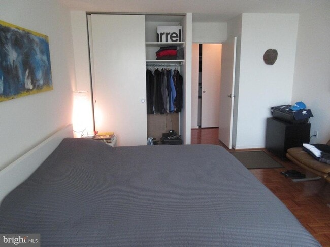 Building Photo - 604 S Washington Square