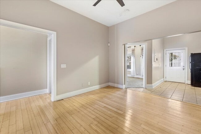 Building Photo - 216 W Anderson St