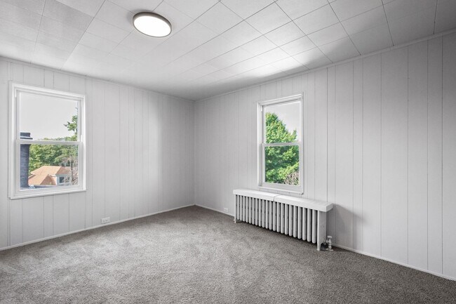 Building Photo - Beautiful 3 bedroom in McKees Rocks availa...