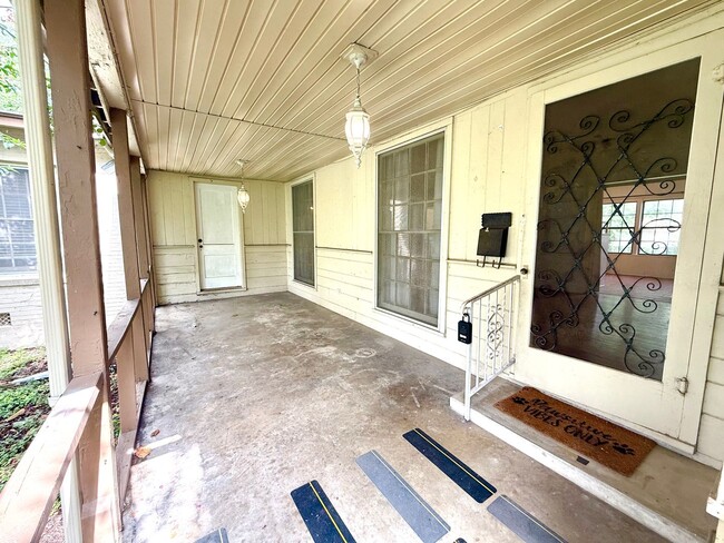 Building Photo - Historic Charm Near Woodlawn Lake! 3 Bed, 2 Bath Home with Hardwood Floors