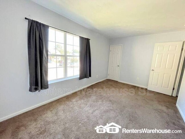 Building Photo - 809 Sutherland Arch