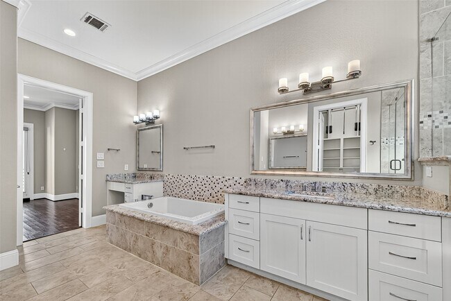 Building Photo - 2116 Mason St