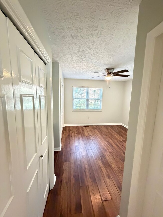 Building Photo - 5 Points Duplex