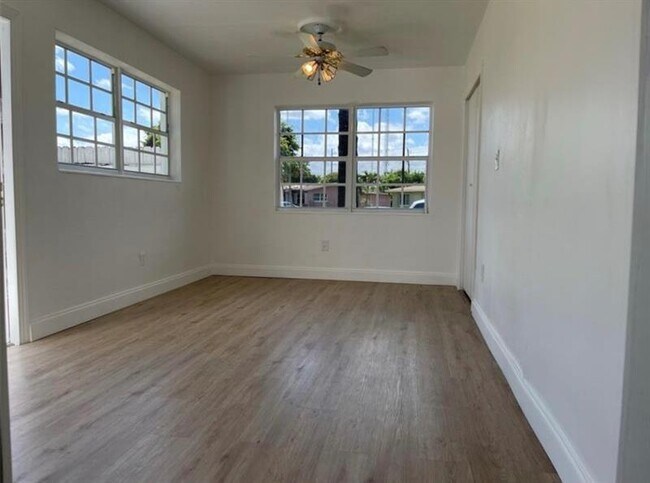Building Photo - 3907 SW 59th Ave