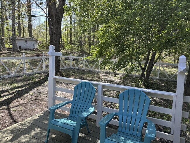 Building Photo - Charming 3-Bedroom 2-Bathroom Haven with F...