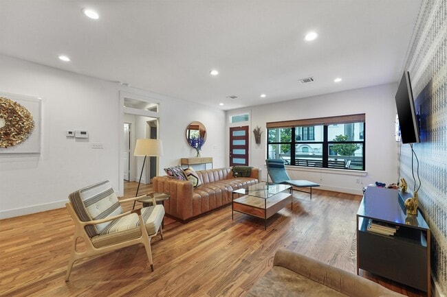 Building Photo - 2708 Kennedy St