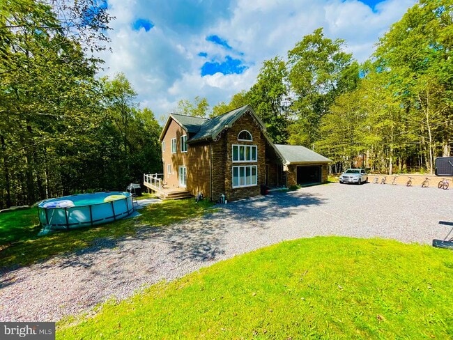 Primary Photo - 157 Main St