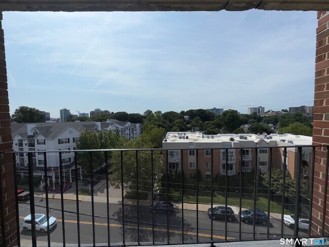 Building Photo - 87 Glenbrook Rd