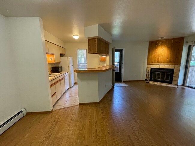 Building Photo - 2800 Kalmia Ave