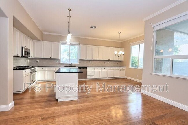 Building Photo - 2040 San Esteban Cir