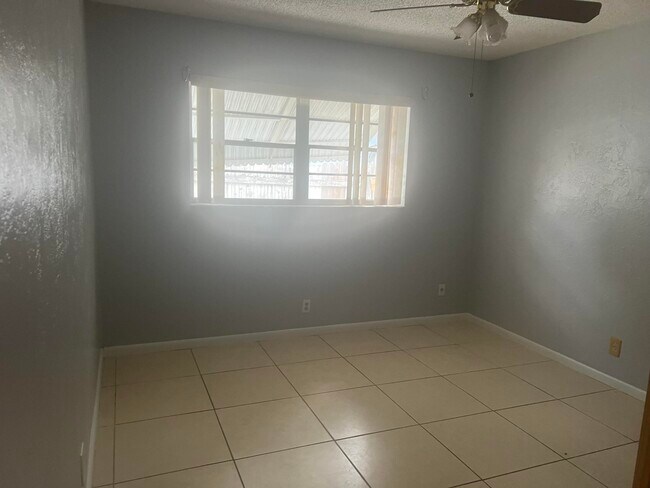 Building Photo - 2073 E Bond Dr