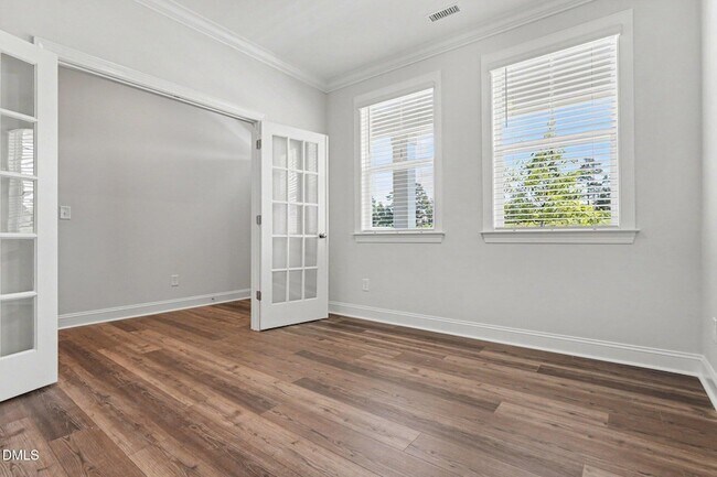 Building Photo - 321 Golden Trace Dr