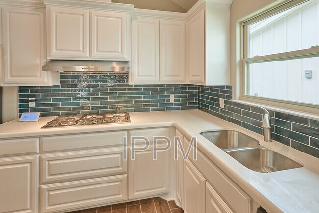 Building Photo - 2506 Cove Real Dr