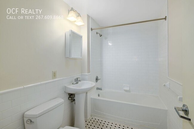 Building Photo - 412 S 13th St