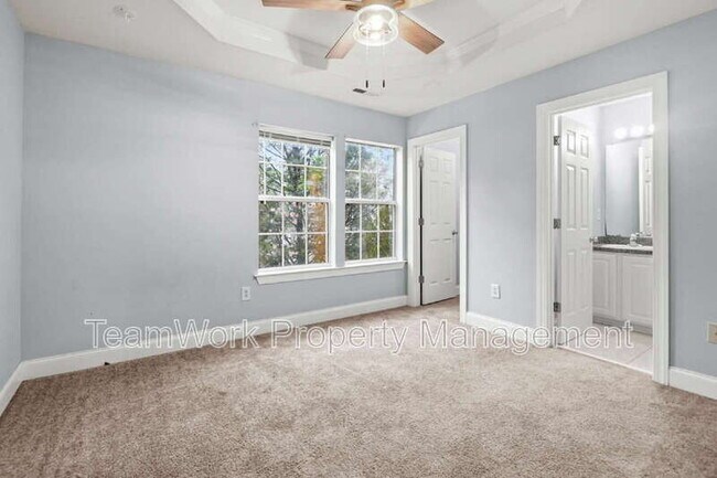 Building Photo - 5914 Tampa St