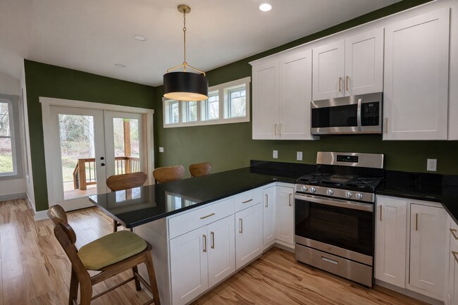 Building Photo - Fairview Rental! - Two Occupants Max