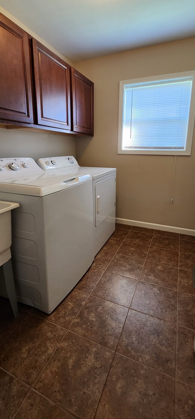 Building Photo - 162 Slindes Wood Cir