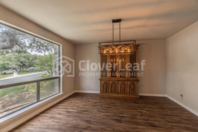 Building Photo - 2907 Burnt Oak St