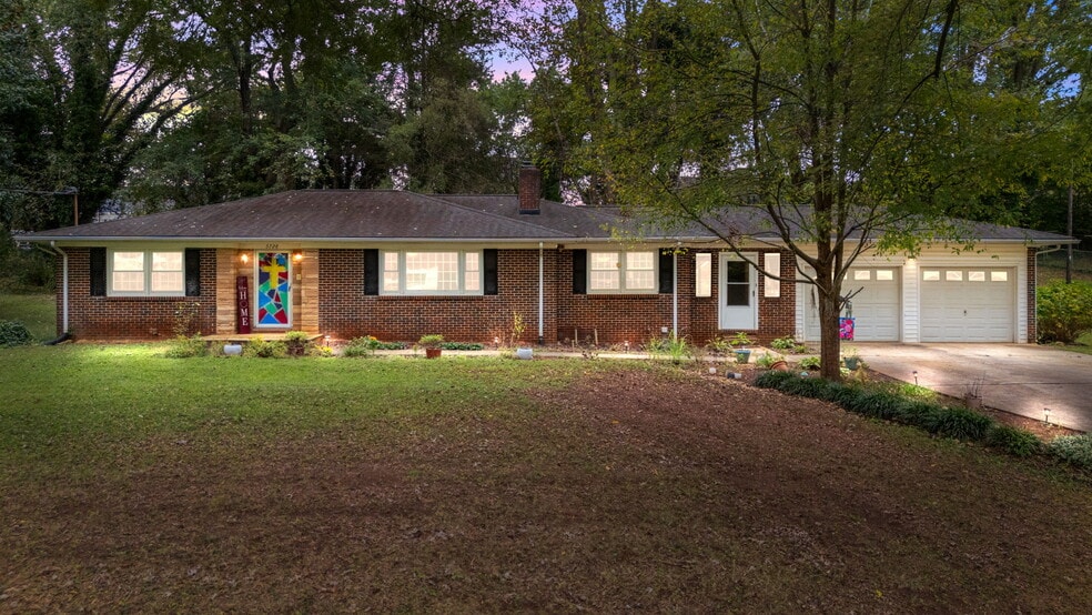 Primary Photo - 5728 Nylon Dr