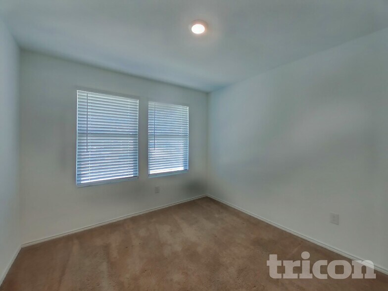 Building Photo - 5715 Vista Point