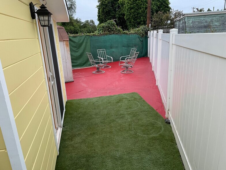 Building Photo - 610 W Manor Dr