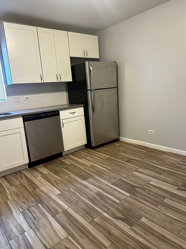 Building Photo - 6020 Lake Bluff Dr