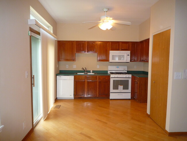 Building Photo - 14039 S Oakdale Cir
