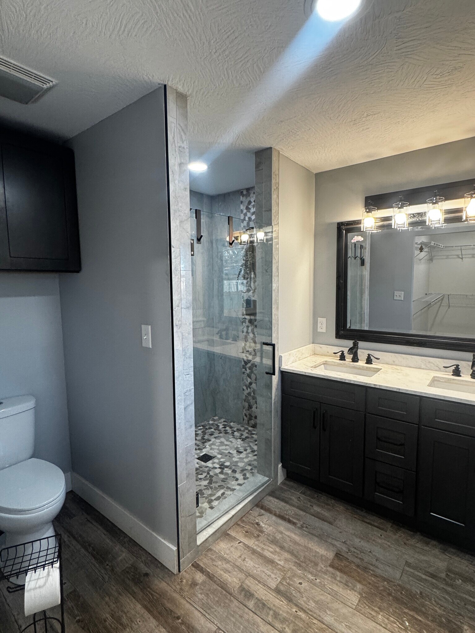 Master Bathroom - 4018 W Weaver Rd