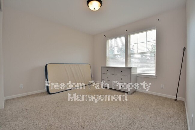 Building Photo - 2575 W Palais Dr