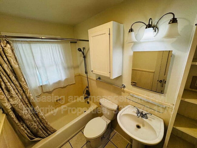 Building Photo - 418 Delgado Dr