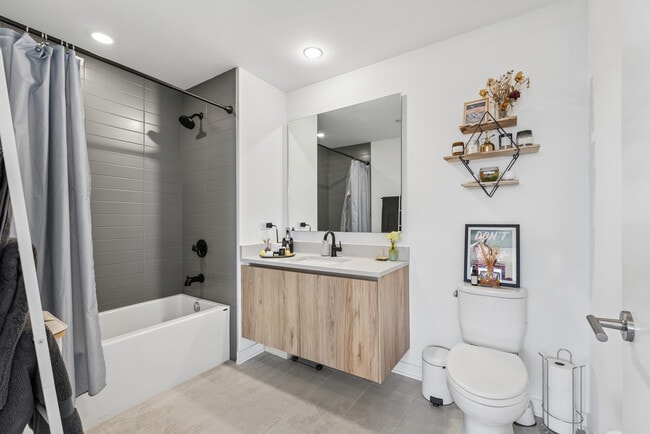 Building Photo - 1648 W Division St