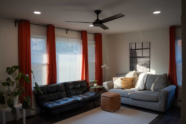 Building Photo - 1900 Mitchell Terrace