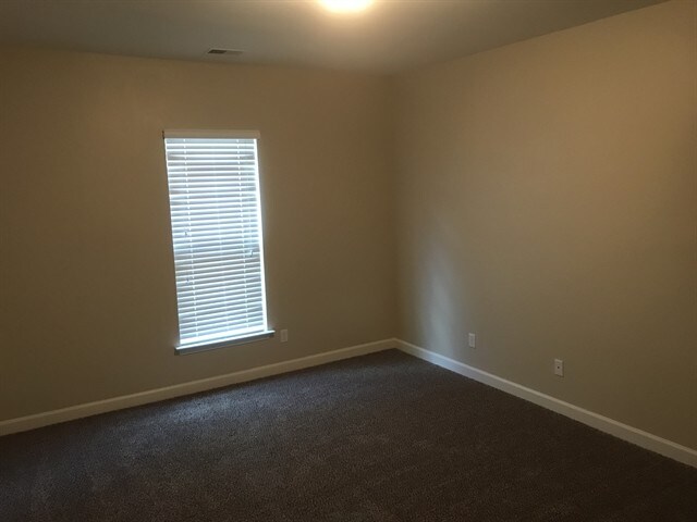 Building Photo - 24 Chapel Lk N