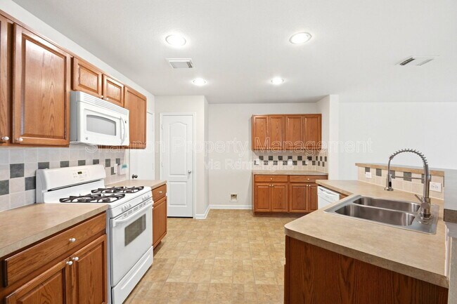 Building Photo - 526 Remington Lodge Ct