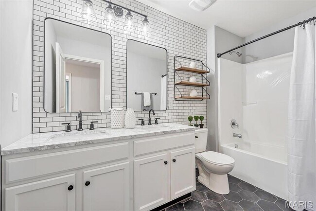 Building Photo - 5044 Arpent St