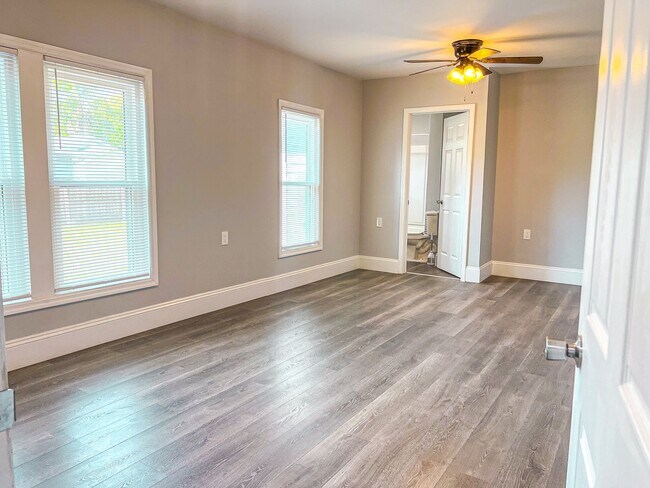 Building Photo - Charming Home in the Heart of Downtown Kis...