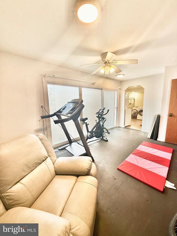 Building Photo - 720 W Glebe Rd