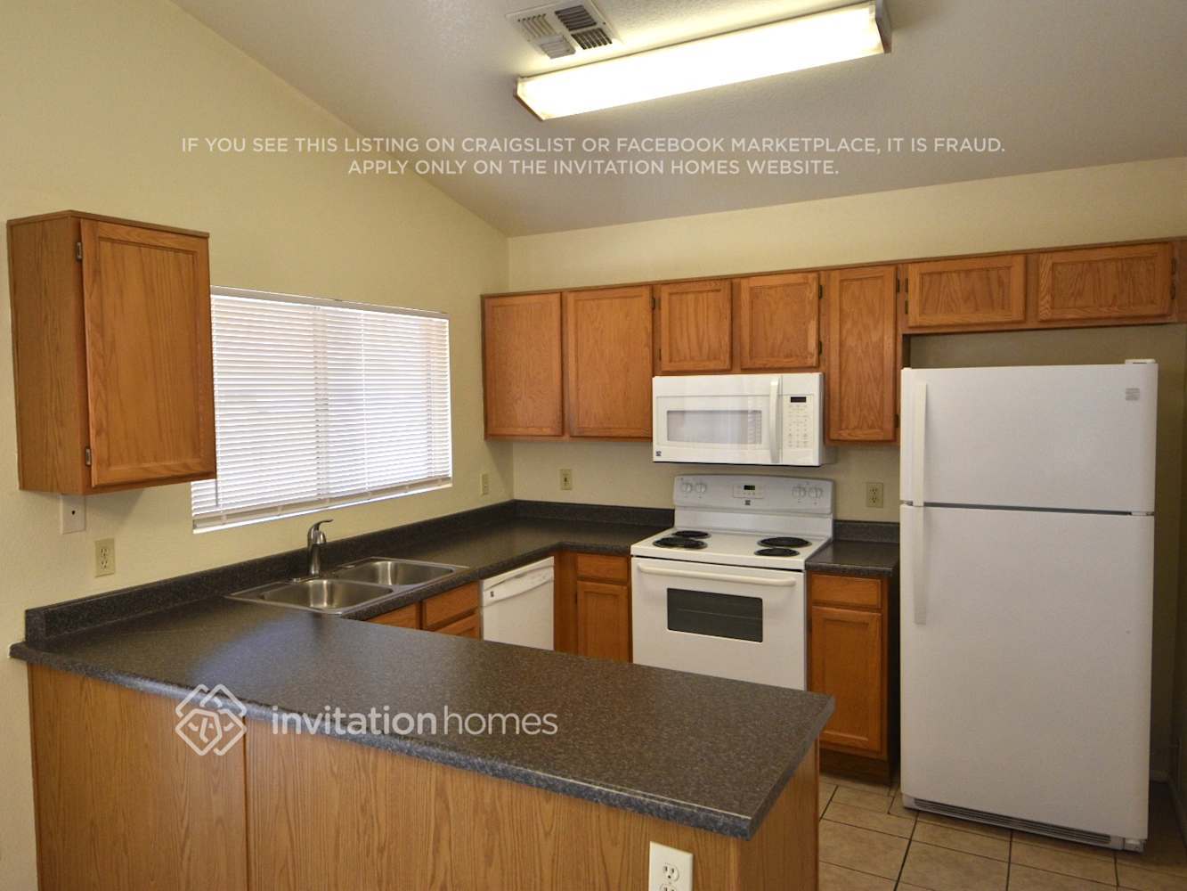 Building Photo - 10851 W Ruth Ave