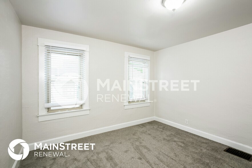 Building Photo - 935 N Gibson Ave