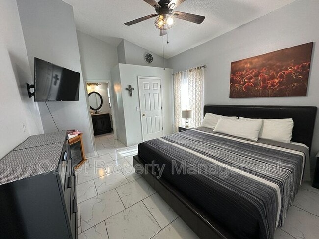 Building Photo - 645 Majesty Dr