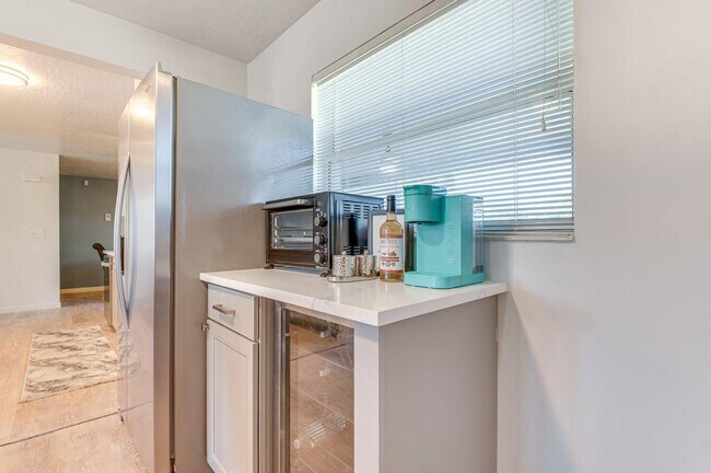 Building Photo - 589 Coconut St