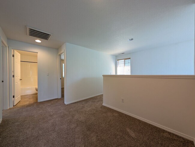 Building Photo - Fantastic 3 Bedroom, 2.5 Bath In Thurston ...