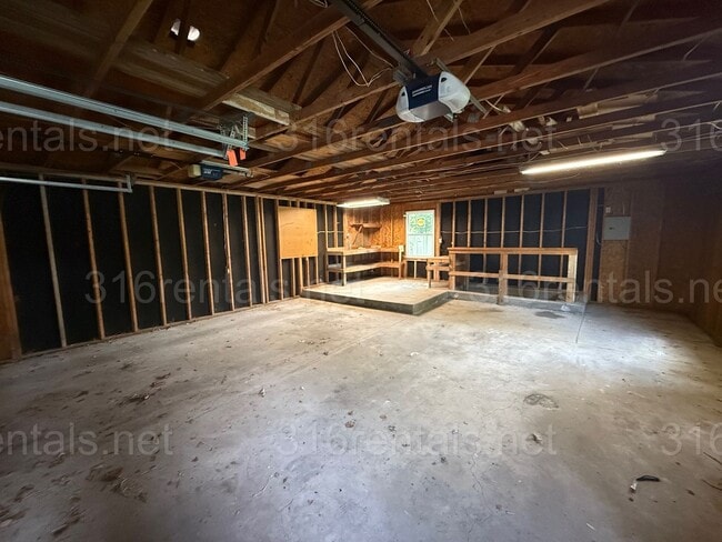 Building Photo - $1195 - 2 bedroom/ 1 bathroom - Haysville ...