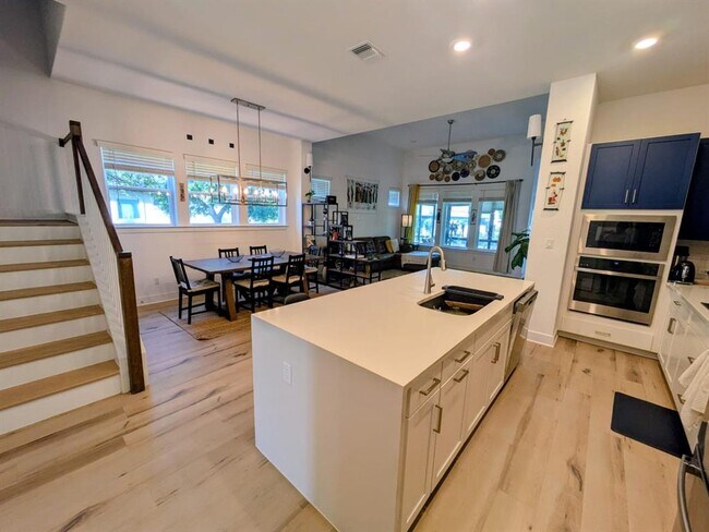Building Photo - 109 Monterey Oak Trl