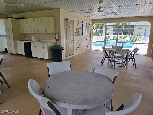 Building Photo - 605 Squire Cir